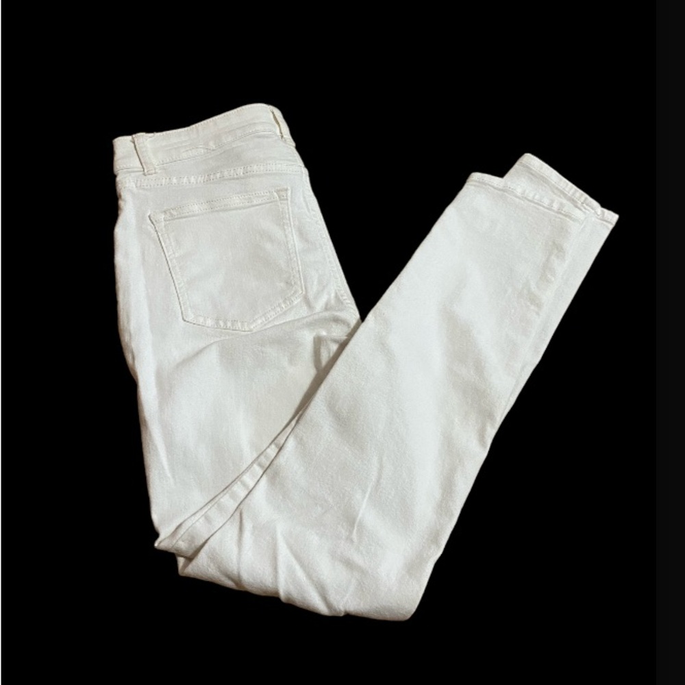 Woman’s white jeans